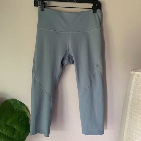 Pants - 3/13$ Cropped athletic pants